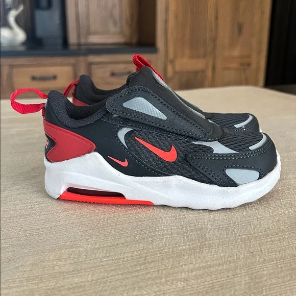 Nike Air Max Bolt TD in Black University Red Toddler Size 8C - Picture 1 of 6